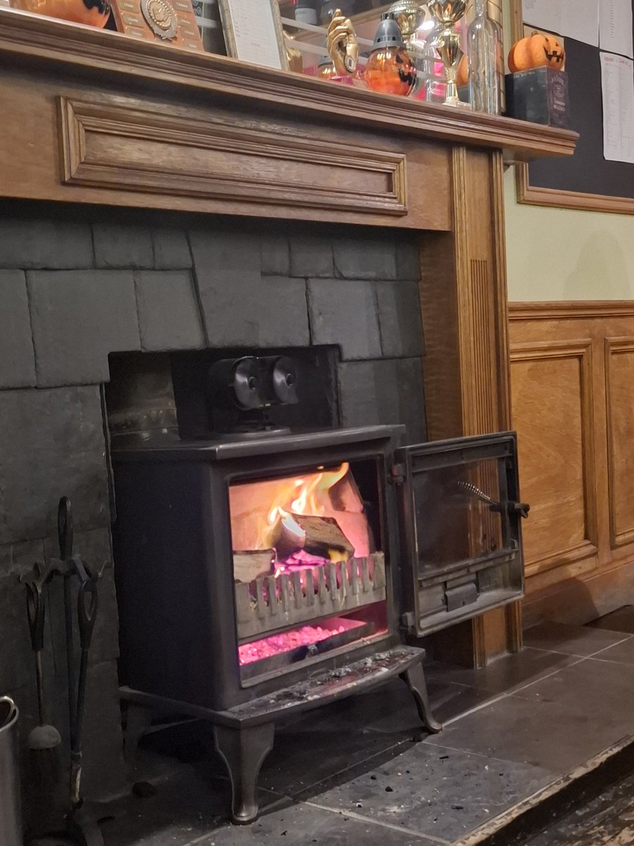 I'm in #Burntisland #Fife to watch the lad play <a href="/BShipyardFC/">Burntisland Shipyard</a>. It's cold, it's raining. I'm sitting on the #JubileTavern. The barmaid has just refilled the fire, I'm on my 2nd pint of <a href="/TennentsLager/">Tennent's Lager</a>.  7:45 KO.... Time to go. #FootballFirst