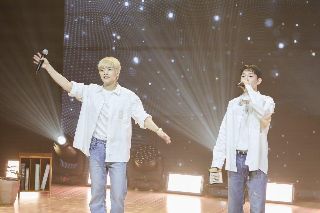 Dalyeol23 (@dalyeol23) on Twitter photo Hybes biggest nightmare is EXO
#HybePublicApologyToDohKyungsoo
#HybePublicApologyToByunBaekhyun
#HybePublicApologyToEXO
#HybeLeaveEXOalone
<a href="/weareoneEXO/">EXO</a>
<a href="/companysoosoo_/">Company Soosoo</a>
<a href="/INB100_official/">INB100_official</a> Hybes biggest nightmare is EXO
#HybePublicApologyToDohKyungsoo
#HybePublicApologyToByunBaekhyun
#HybePublicApologyToEXO
#HybeLeaveEXOalone
<a href="/weareoneEXO/">EXO</a>
<a href="/companysoosoo_/">Company Soosoo</a>
<a href="/INB100_official/">INB100_official</a>