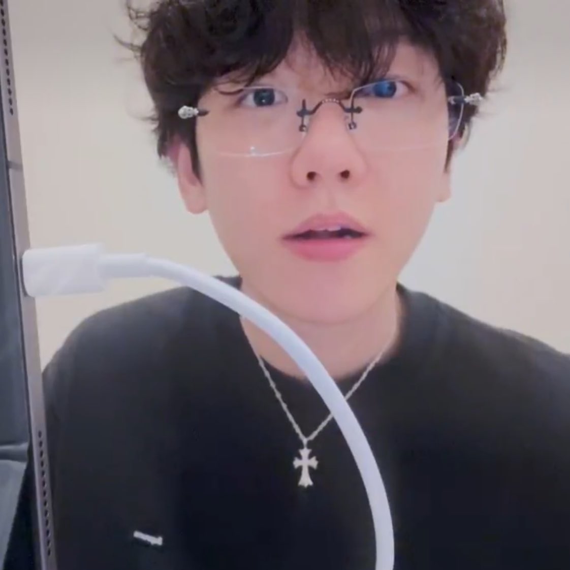 Dalyeol23 (@dalyeol23) on Twitter photo Hybes biggest nightmare is EXO
Hybes apologize for exo
#HybePublicApologyToDohKyungsoo
#HybePublicApologyToByunBaekhyun
#HybePublicApologyToEXO
#HybeLeaveEXOalone
<a href="/weareoneEXO/">EXO</a>
<a href="/companysoosoo_/">Company Soosoo</a>
<a href="/INB100_official/">INB100_official</a> Hybes biggest nightmare is EXO
Hybes apologize for exo
#HybePublicApologyToDohKyungsoo
#HybePublicApologyToByunBaekhyun
#HybePublicApologyToEXO
#HybeLeaveEXOalone
<a href="/weareoneEXO/">EXO</a>
<a href="/companysoosoo_/">Company Soosoo</a>
<a href="/INB100_official/">INB100_official</a>