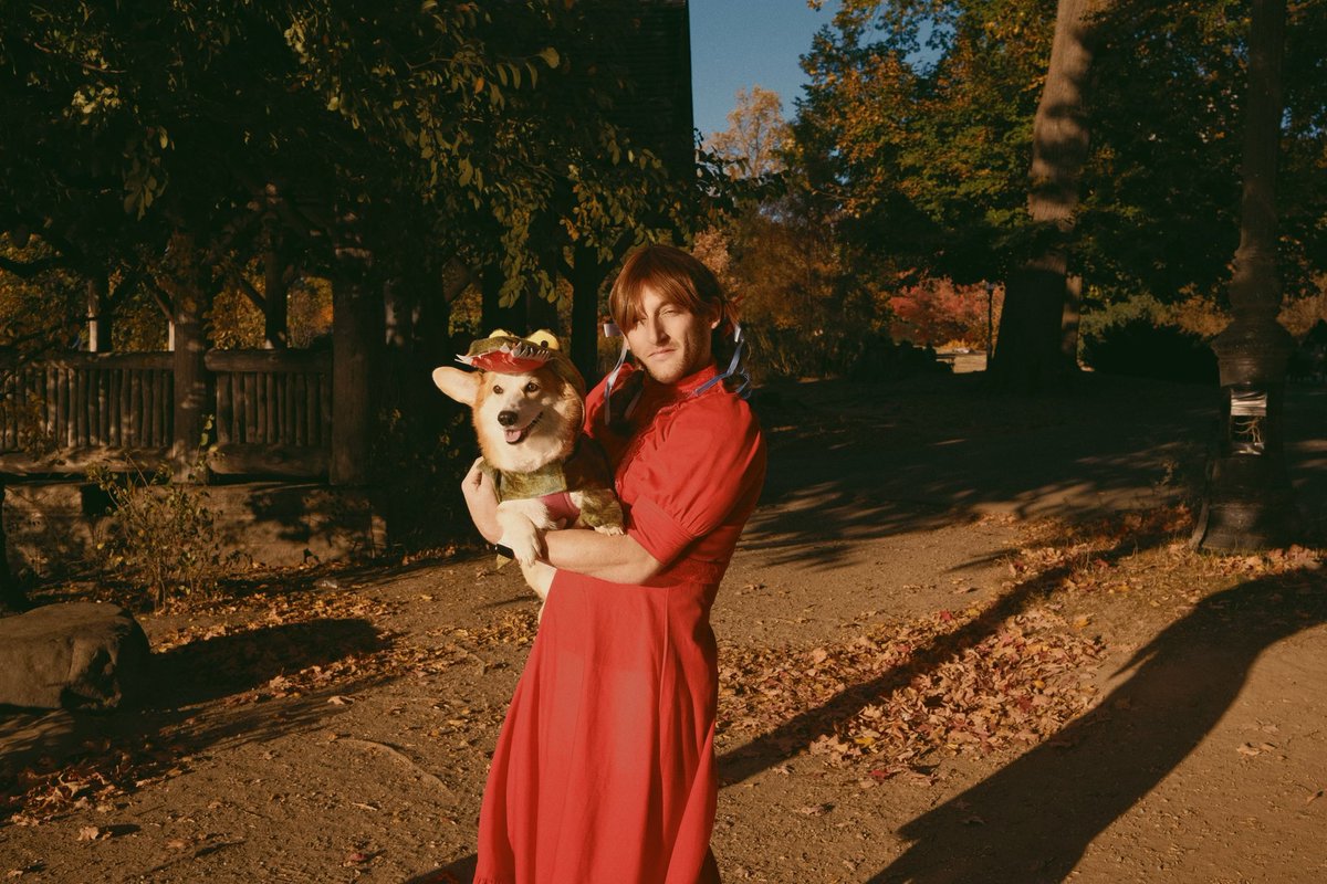 JRose316's tweet photo. I hate gay Halloween cause what do you mean your Mia Goth’s Pearl and your dog is her alligator Theda? https://t.co/4xDwh78APC