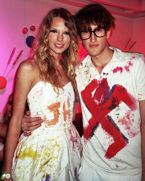 Taylor fans want to bring up old Tyler the creator lyrics? Why don’t they bring this photo up?