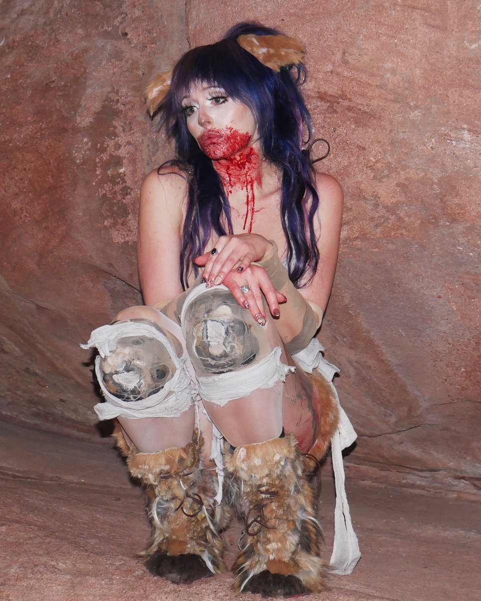ashnikko's tweet image. cannibal fawn on the red rocks &amp;lt;3