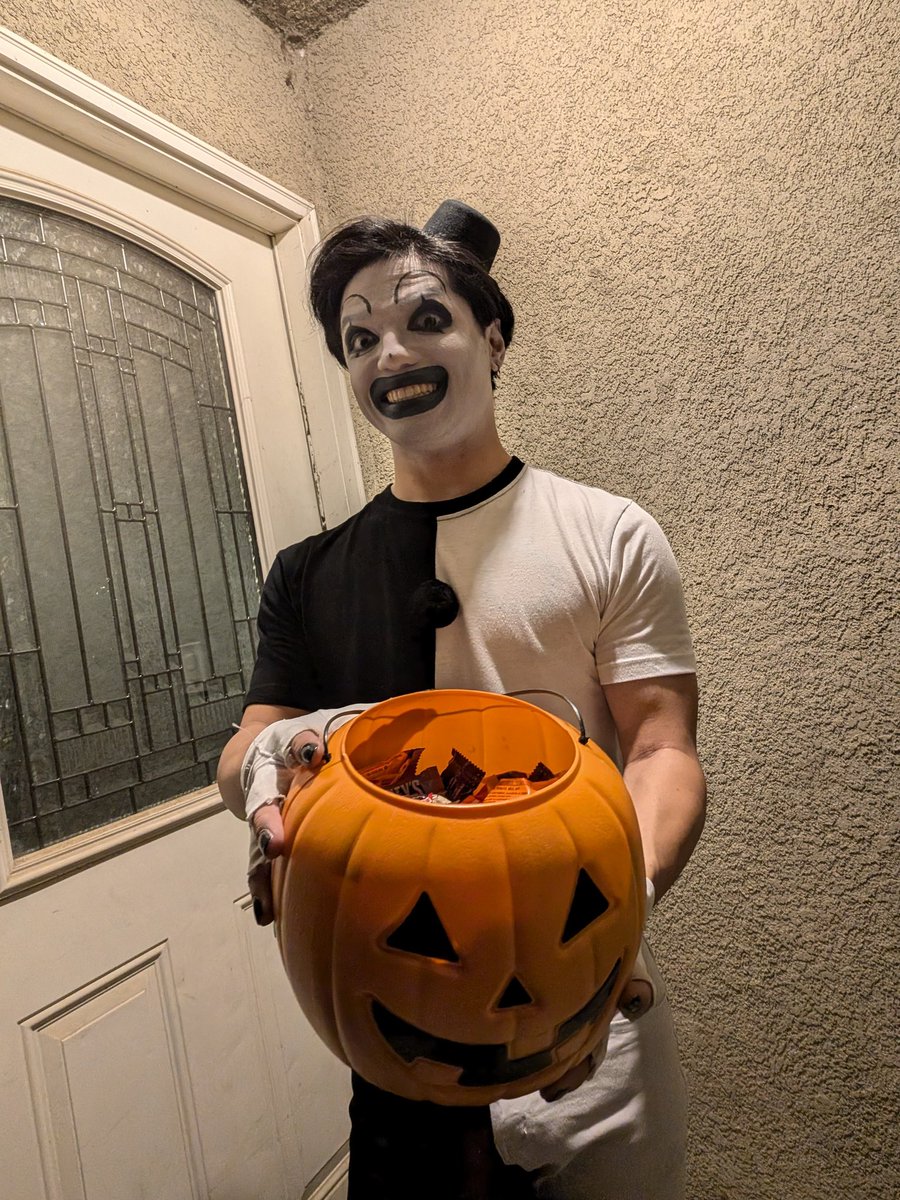 Malixys's tweet photo. Casual Art for Halloween 
#Terrifier #Terrifier3 #ArtTheClown #Halloween https://t.co/Qy1WfmaZry