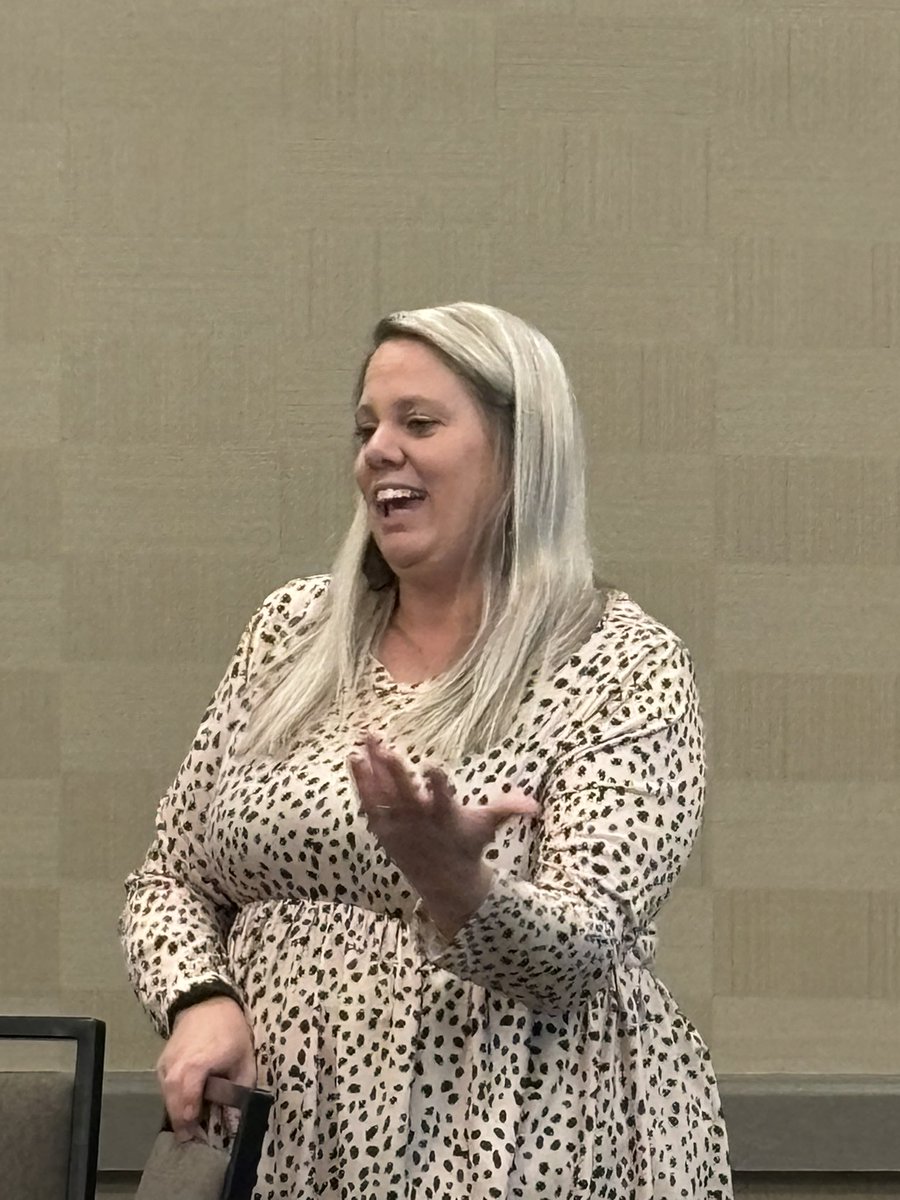 AWilliamsAdvKY's tweet photo. Buddy Brockman from Metcalfe Middle School demonstrating for teachers at Fall Forum how she uses Fantasy Football in her math classes. @AdvanceKentucky @KyDeptofEd @kstc_ky #AccessToAlgebra #AdvKyFallForum https://t.co/ioXPXIAzpn