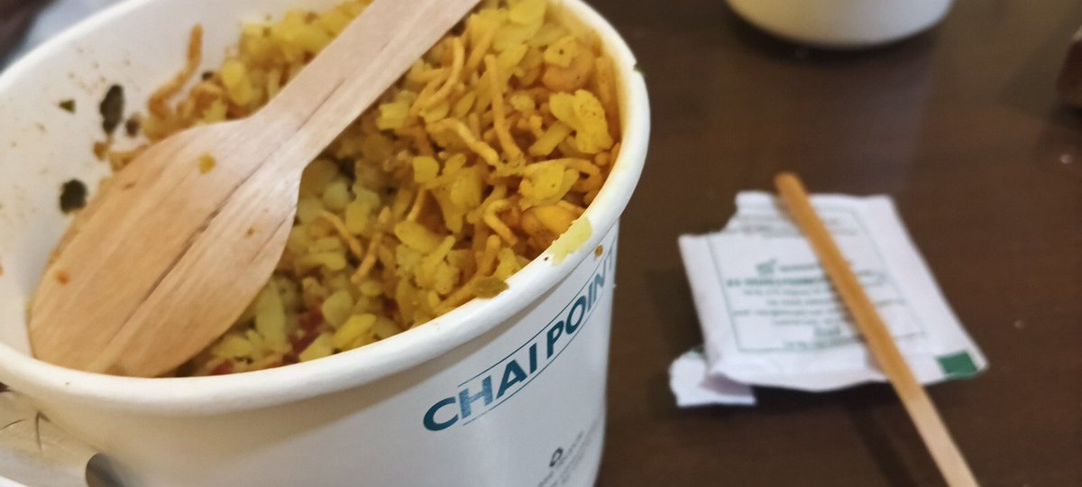 FS30082033's tweet photo. @ChaiPoint_cares sab kuch sahi hai bhai bus chammach fati thi 🥹 uski wajah se 2-3   poha chawal rah gye chammach me. https://t.co/X4mm2gV0DZ