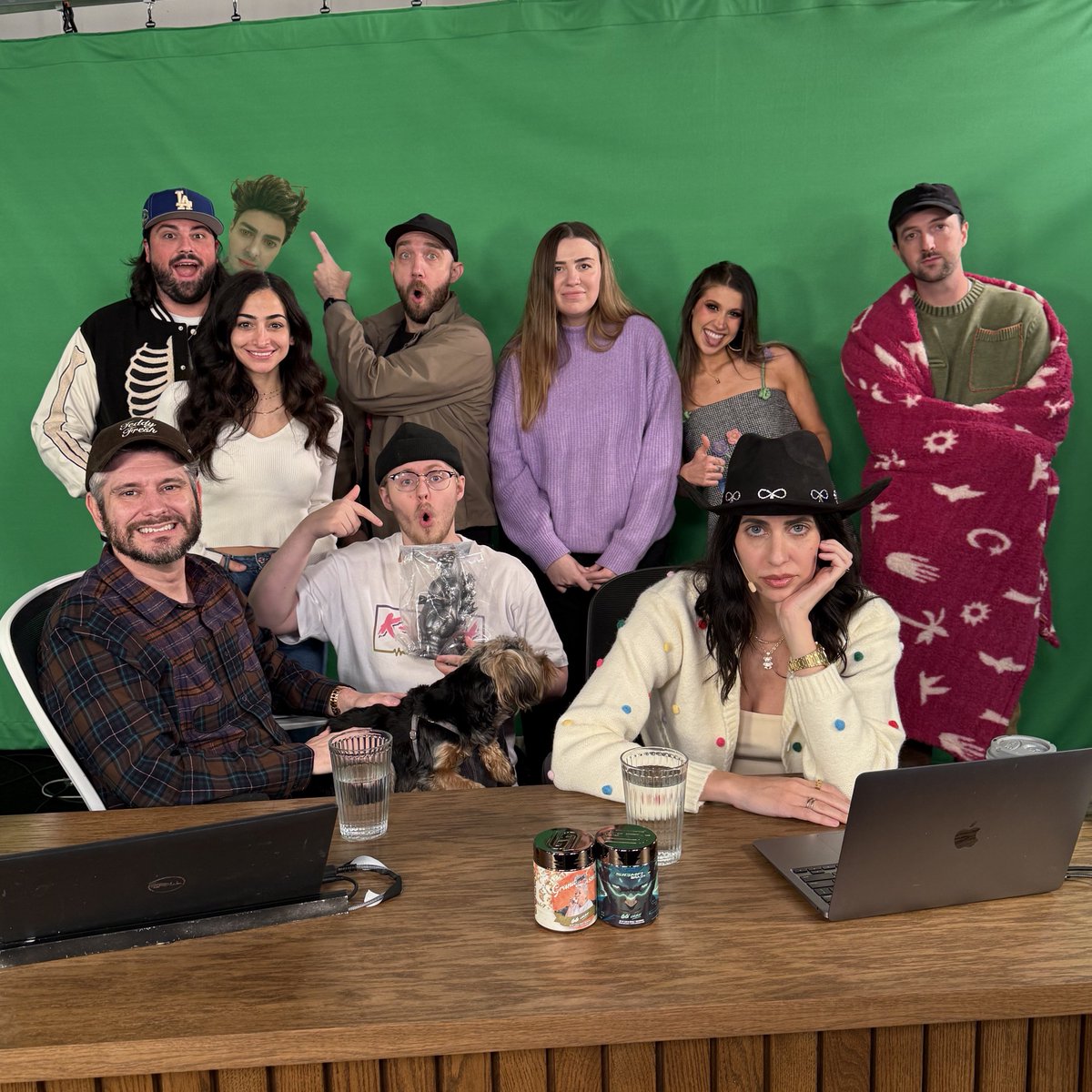 theh3podcast's tweet image. 🎥The H3 Show Is Now Going Liveeeee🪩

Today's Topics:
- MASSIVE FRUIT TIER LIST🍍🍒
- Mrbeast Steps Down As CEO
- Logan Paul's Response To The Lunchly Drama

Watch here... youtube.com/live/H0vlj3QIF…