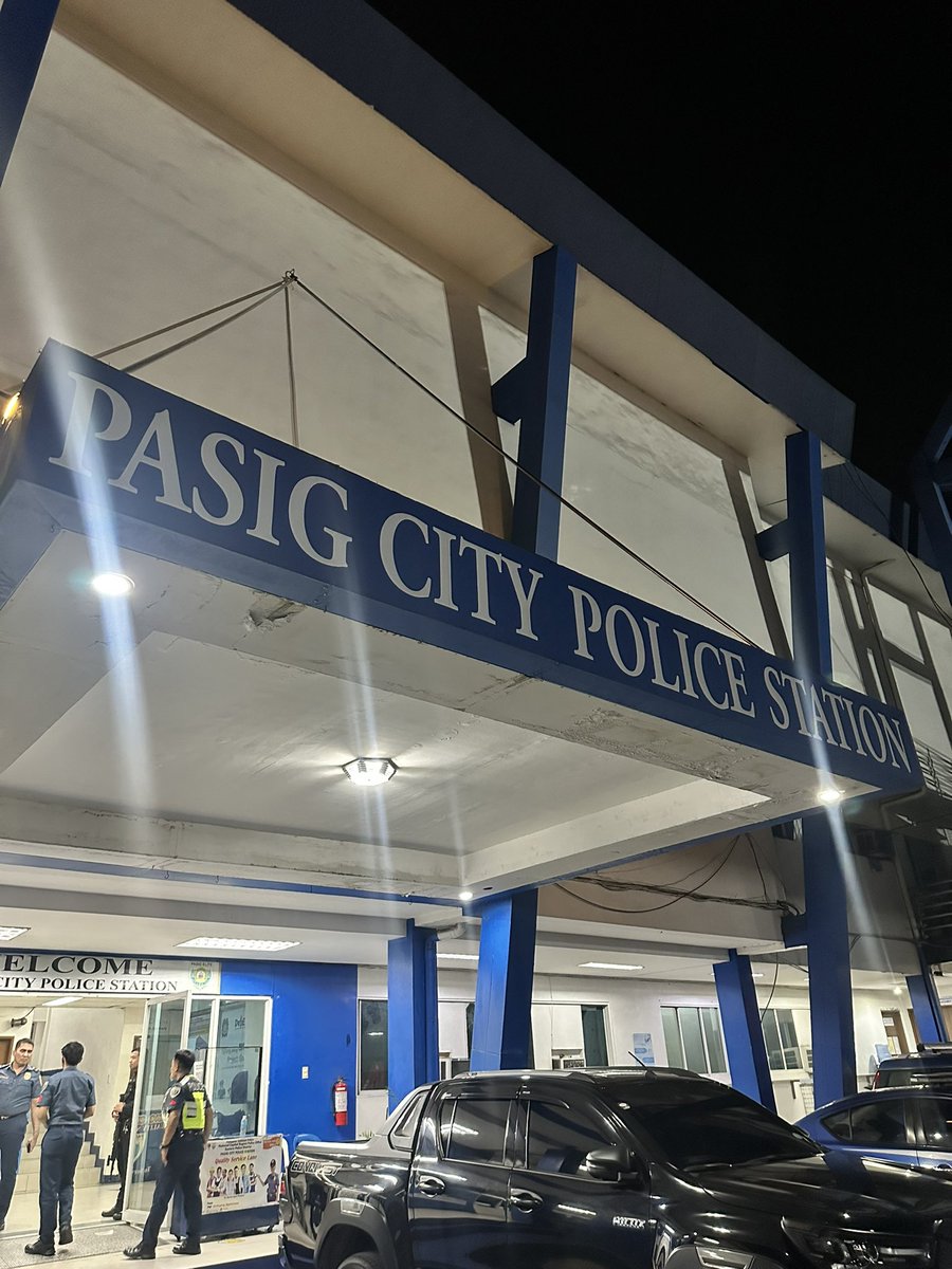 TINGNAN: Sapul sa cctv ang ginawang pagnanakaw ng isang lalaki sa mga halaman na naka display sa isang bakuran sa Pasig City. 

 Ang maaksyong paghabol ng mga tauhan ng brgy sa suspek at buong detalye, abangan sa 24Oras Weekend. | <a href="/gmanews/">GMA News</a> <a href="/dzbb/">DZBB Super Radyo</a>