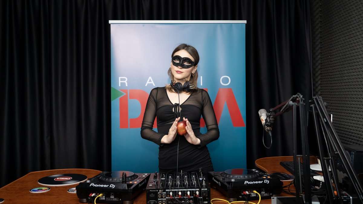 radiodeea's tweet image. 🎧 Un nou episod al serialului Electric Trip cu E.D.NA la Radio DEEA.
Live video pe canalul nostru de YT.