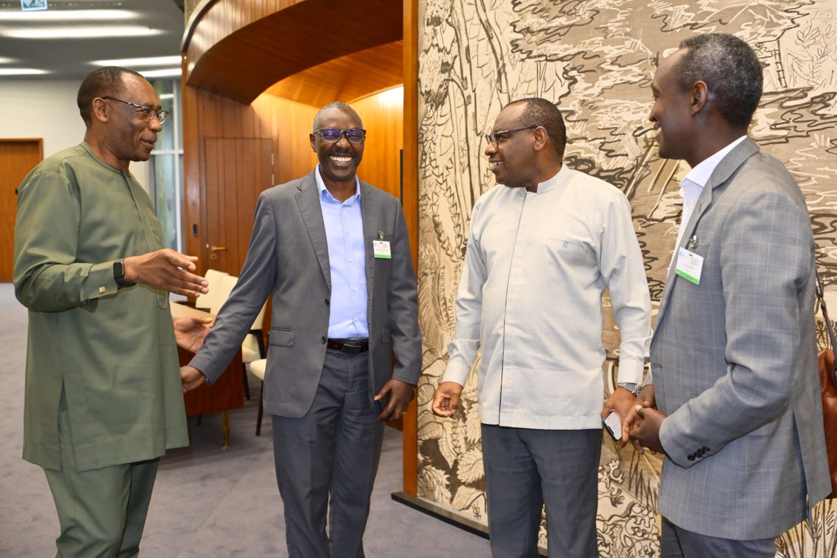 ivanmurenzi's tweet photo. It was a pleasure connecting with @OliverChinganya, Director @ECAStats, and @claverGatete, Executive Secretary @ECA_OFFICIAL, at #Statcom2024. I look forward to continuing to collaborate in building capacity in #Bigdata analysis in Rwanda and Africa. https://t.co/XBrpBMJj9O