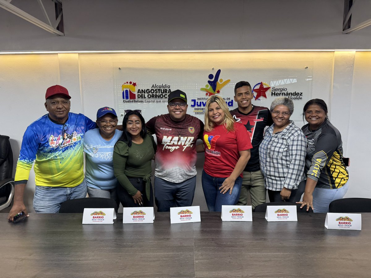 Ha sido una fructífera reunión de trabajo con los Enlaces Parroquiales del PSUV y acordamos una nueva jornada de trabajo, en la sede de Tricolor en el municipio Angostura del Orinoco, el próximo martes 5 de noviembre.