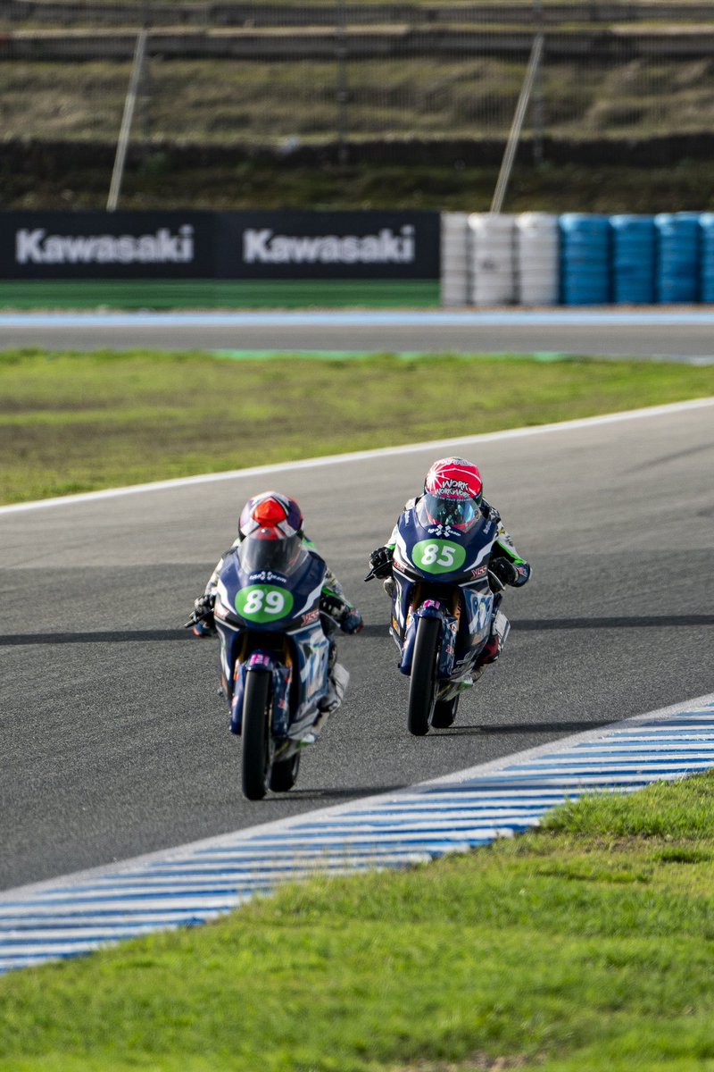 IgaxTeam's tweet image. 𝙐𝙇𝙏𝙄𝙈𝘼𝙎 𝘽𝙊𝙇𝘼𝙎 𝘿𝙀 𝙋𝘼𝙍𝙏𝙄𝘿𝙊 🎾

Todo listo para luchar por los títulos de #PreMoto3 y #Moto4 en las carreras de mañana y el domingo ✊🏻