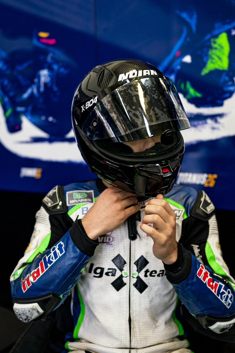 IgaxTeam's tweet image. 𝙐𝙇𝙏𝙄𝙈𝘼𝙎 𝘽𝙊𝙇𝘼𝙎 𝘿𝙀 𝙋𝘼𝙍𝙏𝙄𝘿𝙊 🎾

Todo listo para luchar por los títulos de #PreMoto3 y #Moto4 en las carreras de mañana y el domingo ✊🏻