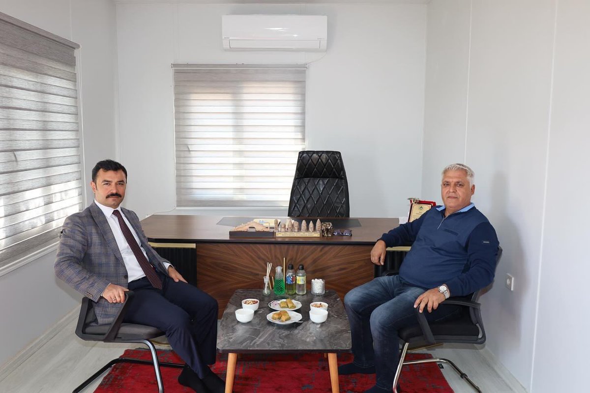 Kaymakamımız Sn. Muhammed Üsame SOYSAL’ın ziyareti bizleri ziyadesiyle memnun etti kendilerine teşekkür ediyorum.Kısa süredir görev yapmasına rağmen devletin şefkatini vatandaşa hissettiren, özellikle turizm marka kentimiz Kahta için yaptığı çalışmalarında başarılar diliyoruz.