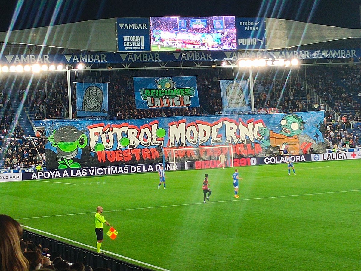 Mendizorroza, un día más en la oficina.

Aficiones vs LaLiga 
FÚTBOL MODERNO
Nuestra peor pesadilla.

📷 <a href="/Juanjo16863389/">Juanjo</a>