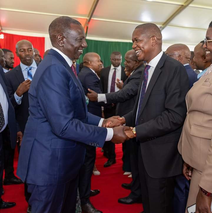 alexmorris_l2's tweet photo. UPDATE: President William Ruto with the sponsor of Rigathi Gachagua's impeachment motion Mwengi Mutuse at State House, Nairobi
Mutuse
Dinywa
#FreeAoko
Ndindi Nyoro 
Amerix 
Body by Design 
Moses Kuria 
Al-Jazeera 
CULT 
#Rutoisoverworking https://t.co/oHMfUfV4v2