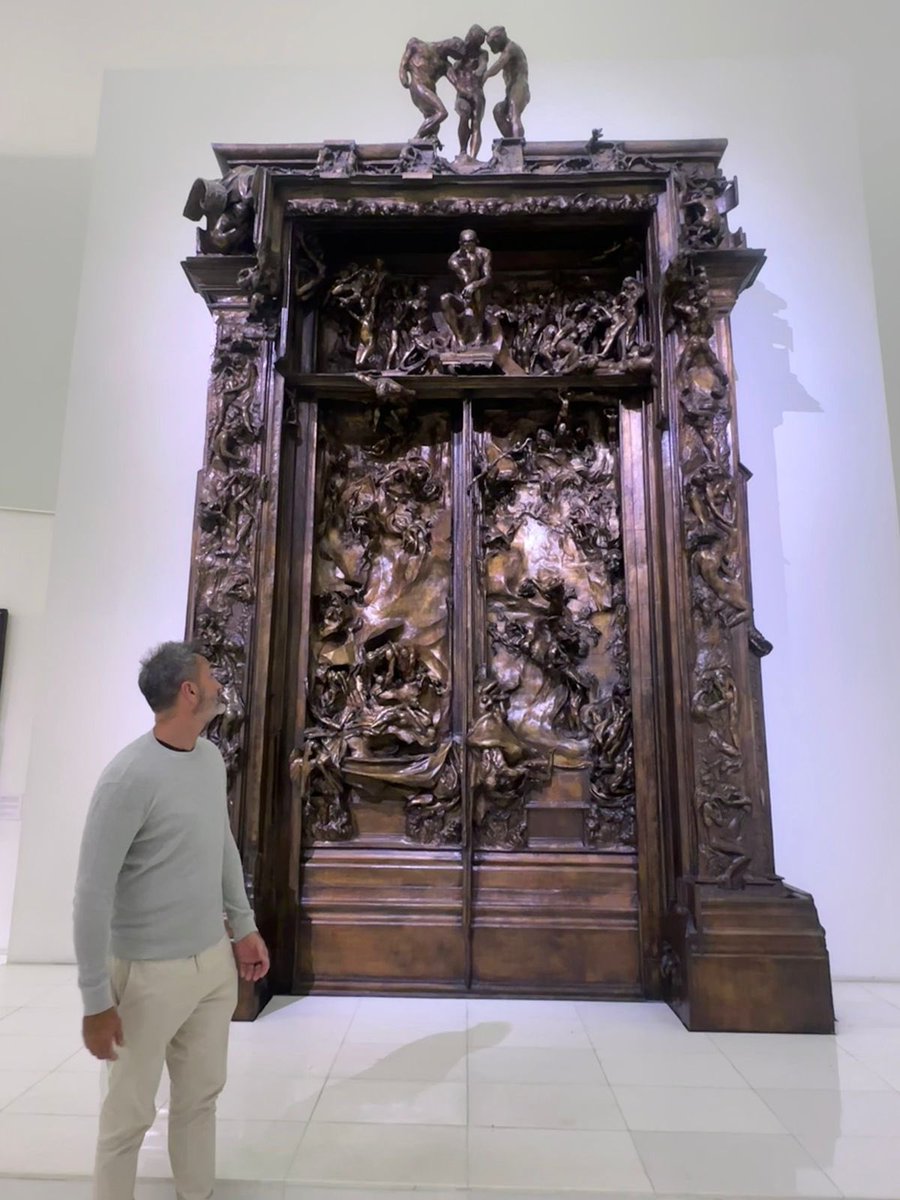 Como en la Puerta del infierno (y parece que también en esta materia) gestionar el talento significa enfrentar emociones y caos. Pero cuando logramos inspirar a cada persona a dar lo mejor, transformamos desafíos en éxitos. <a href="/andreshatumok/">Andrés Hatum</a> #EMBA23UTDT #museosoumaya #CDMX