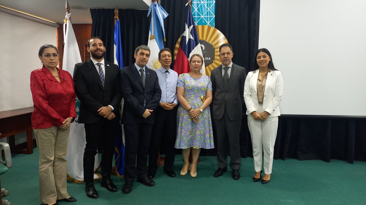 Las embajadas de Chile🇨🇱 y Argentina🇦🇷 en Nicaragua presentaron hoy en Managua la co-producción “Mi mejor enemigo” a estudiantes del área jurídica y RR.II de la UAM en el marco de la conmemoración de los 40años del Tratado de Paz y Amistad entre Chile y Argentina suscrito en 1984