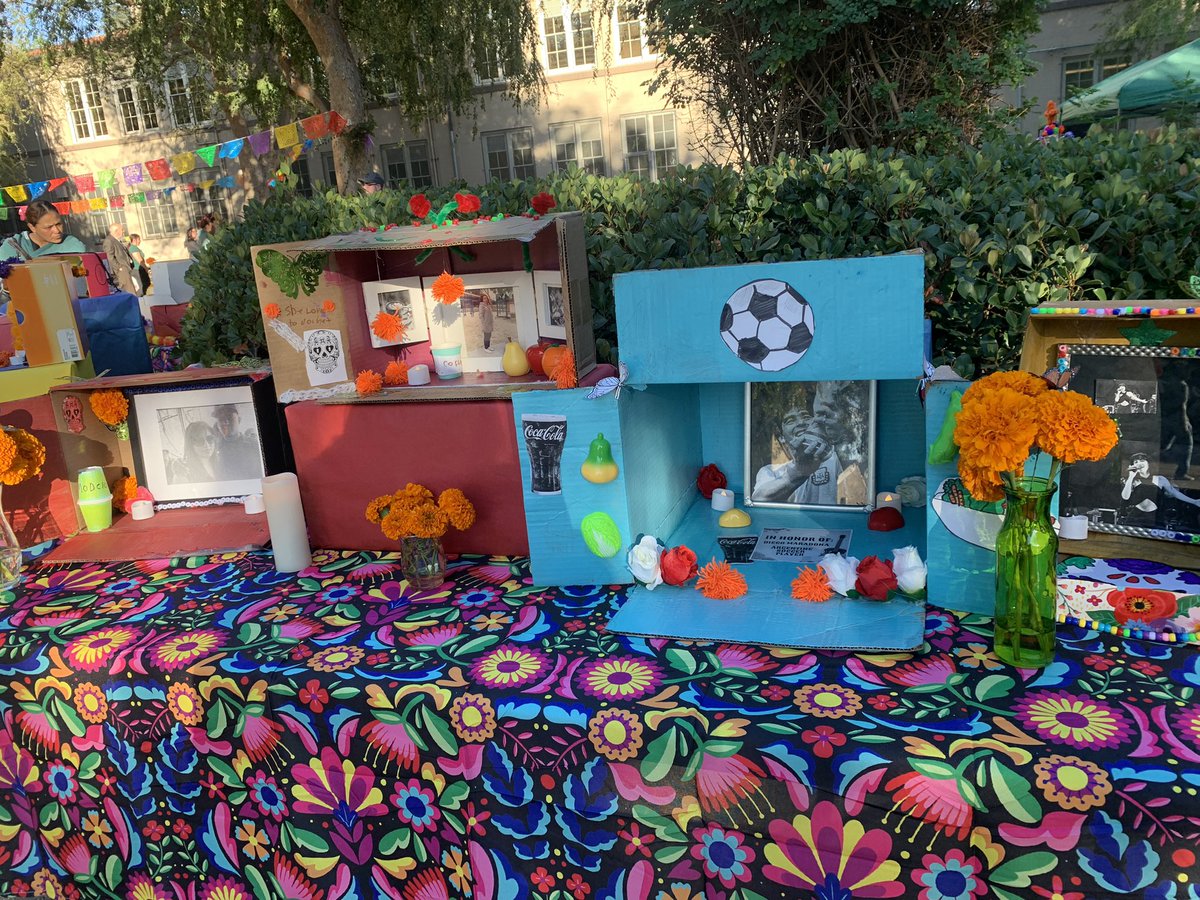 MsDamonte's tweet photo. Great community event at VNMS for Dia de los Muertos @LASchoolsNorth @MiddleNuys https://t.co/vkbMzJgK0U