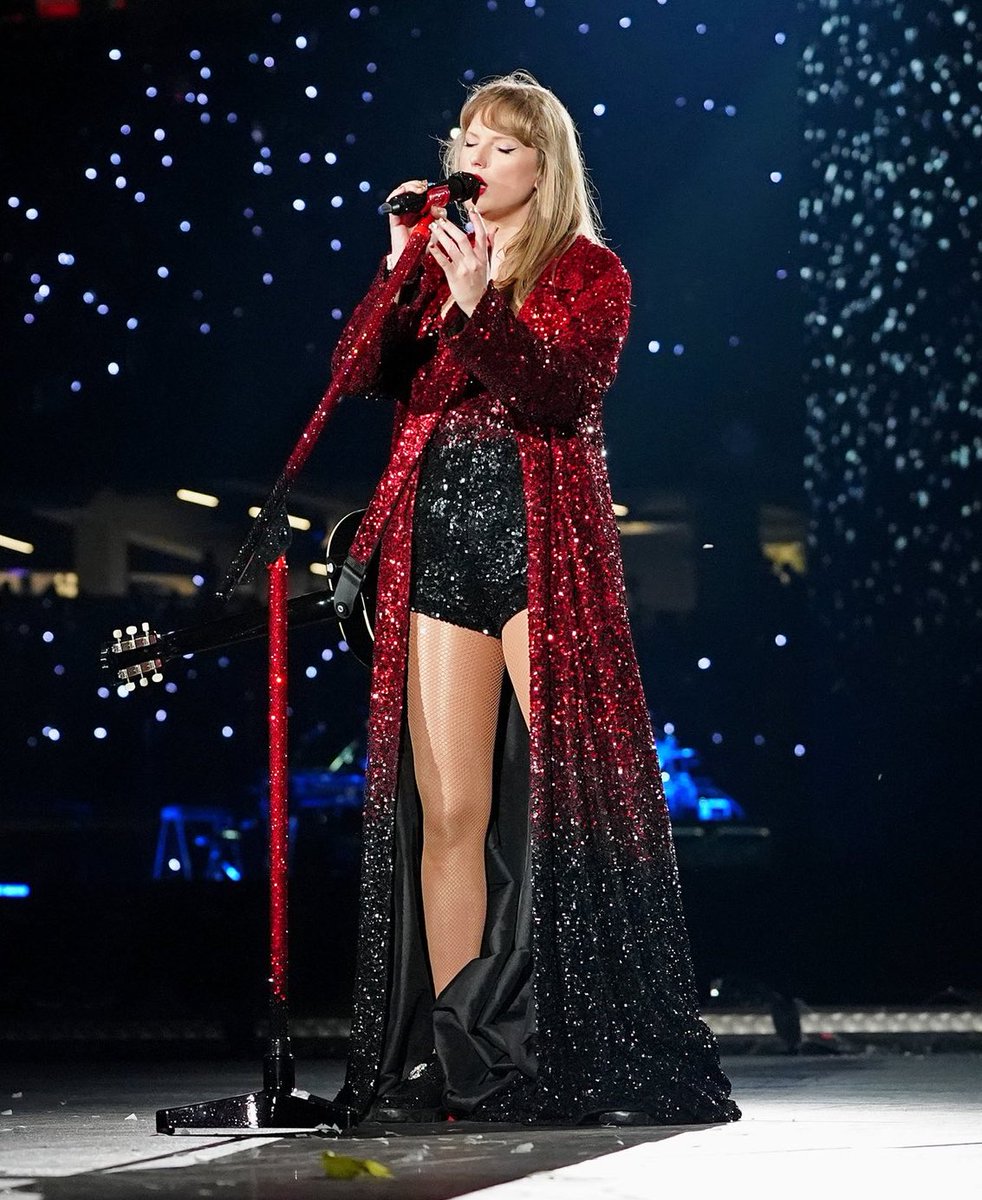 tswifterastour's tweet photo. 🚨| Taylor Swift reveals that tonight's show broke the all time attendance record at Lucas Oil Stadium! #IndyTSTheErasTour 

"I was told that you guys went ahead and broke the all time attendance record ever in this stadium!" https://t.co/JDwZLbTxUE