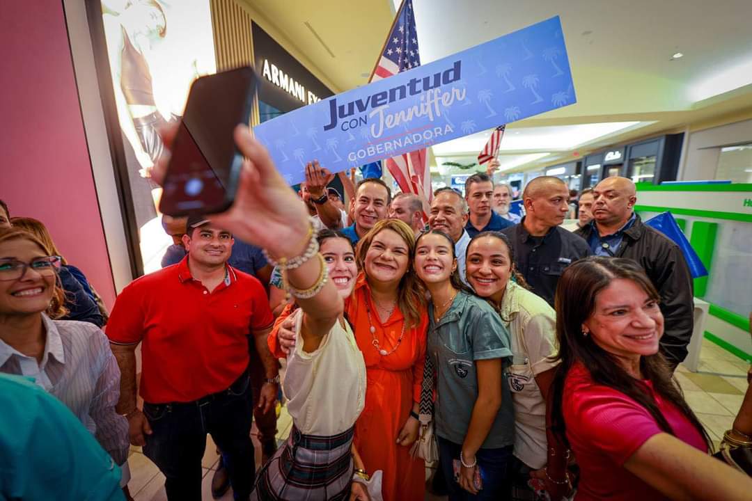 lacreamapnp's tweet photo. ¡Gracias a toda mi gente que nos acompañó hoy en #PlazaLasAmericas! Su cariño y respaldo son el impulso para seguir trabajando sin descanso. Este próximo martes, 5 de noviembre, ¡sal a votar por el equipo completo de la palma #ParaQueGanePuertoRico! https://t.co/kzkHtRgTpl
