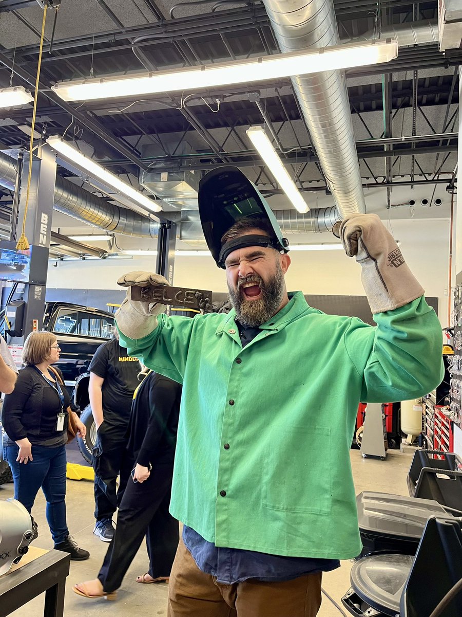 OB_Inc_KC's tweet photo. An epic day with @JasonKelce and @MINDDRIVEorg 👨‍🏭⚡️ Learn more about the work MINDDRIVE and Ignition Lab students are doing, including their most recent project- converting a ‘69 Chevelle SS to electric : https://t.co/HJeurbDsOb 
#JasonKelce #KansasCity #OperationBreakthrough https://t.co/KnX5SymAlN