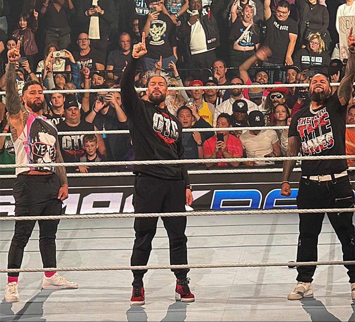 “Lets run this thing like we do back in the day- Jey uso🩸☝🏾 right hand man is back 🩸🩸🩸☝🏾