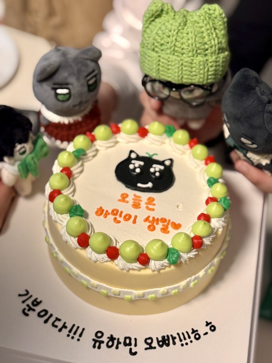 macaron700's tweet photo. 어제자 아기깜고 생일팟 모임 🐈‍⬛🖤✨
맛있는 음식도 먹고 플레이브와 하민이로 가득했던 하루여서 너무너무너무 즐거웠당 앞으로도 우린 평플만 해.💙💜💗❤️🖤 https://t.co/QpriJAC9xu