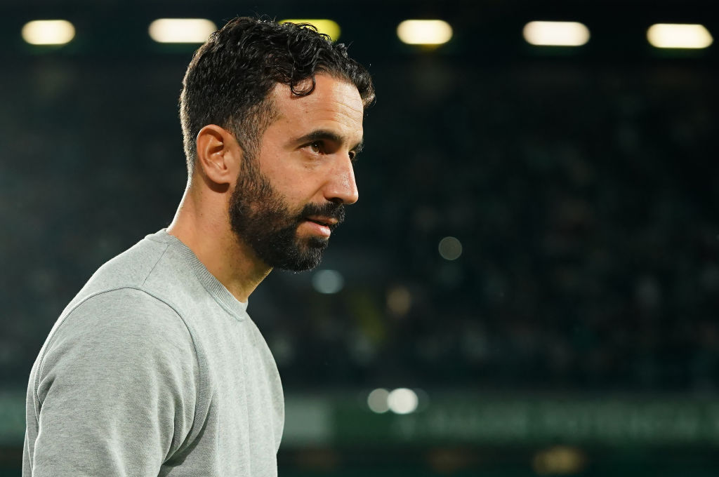 🚨 Ruben Amorim: "I'm going to take my coaching staff with me at Manchester United. They're absolutely key for me".

"We've been together since Casa Pia. It was one of the conditions".
