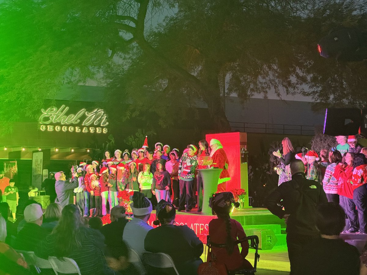 .<a href="/MercedesLV/">Mercedes Martinez</a> has been emceeing the <a href="/EthelMChocolate/">Ethel M® Chocolates</a> Holiday Cactus Garden opening night for the past 10 years! This evening, the Holiday Cactus Garden is celebrating 31 years in Henderson! 🎁🎄🎅🏼