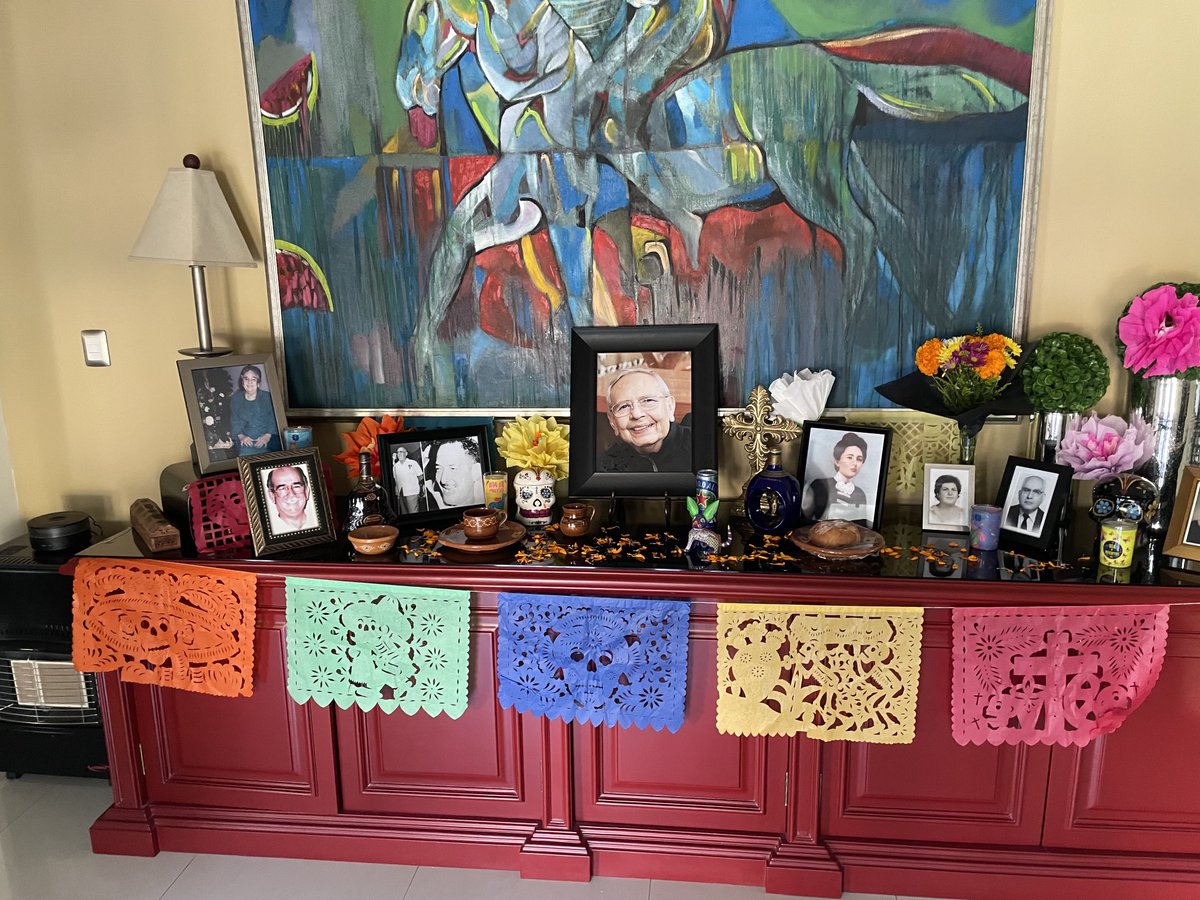 rgonzalez_b's tweet photo. El altar está dedicado a mi suegro Javo , quien falleció el año pasado , y a mis padres y mi hermano Chalo también 🙏🙏😍 https://t.co/PuTizQINWt