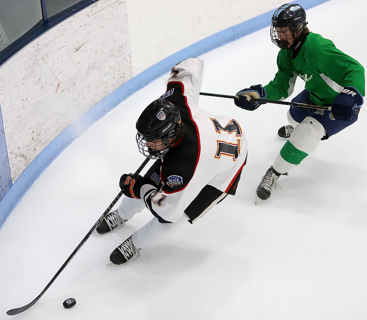 ELPuckOfficial's tweet image. Goals by Brent Solomon @CPboyshockey and Maxwell Bennett @CDH_Raiders have Minnesota Elite leading Michigan Development 2-1 after 1P at IIT. Assists to Boden Sampair @HMBoysHockey and Brooks Cullen @Spud_Hockey.
Boxscore: hselitehockey.com/stats#/165/gam…
Photos: zenfolio.page.link/4rfG6