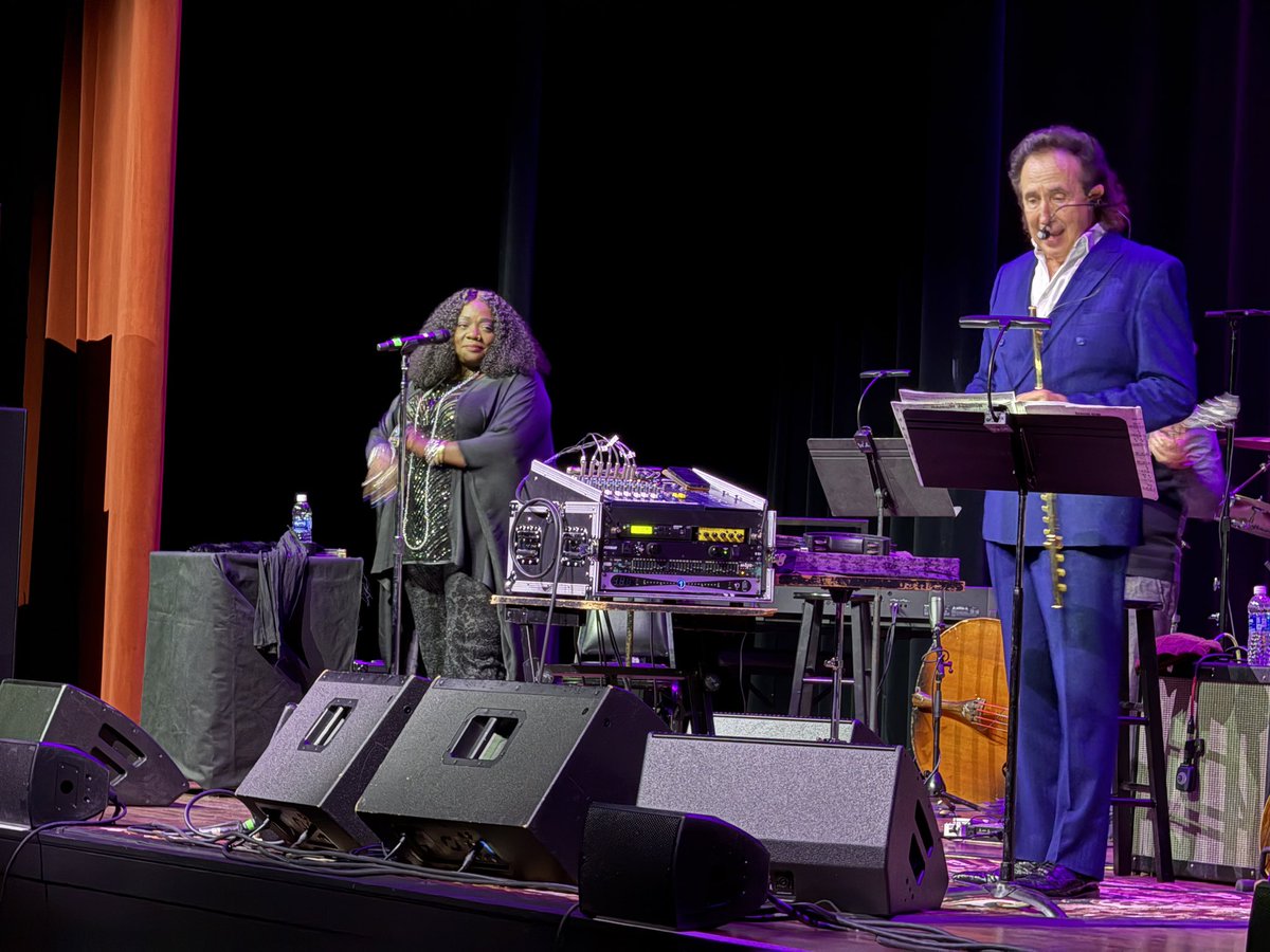 mikewoolfolk's tweet image. Great night at the Capitol Theater to support Music Fellowship scholarship fund. Thanks @MottCollege for inviting me to co-host the show! Alexander Zonjic & Friends were FANTASTIC!!! @midmichigannow