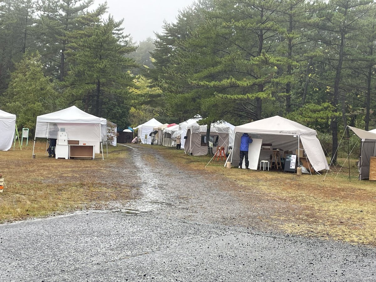 nugoo_next's tweet photo. 過去1番悪い天気の初日
気温も少し肌寒いくらいです
なんとか無事1日が終わればいいと思うほどの悪条件です
お越しくださる方は足元とてもゆるいのでご注意下さい
ブース52でお待ちしております

#nugooNEXT
#kamakura_nuguiii
#nugoo_next
#nugoo_original
#nugoo
#注染
#注染手ぬぐい
#注染手拭い https://t.co/lqEV4mrfuQ