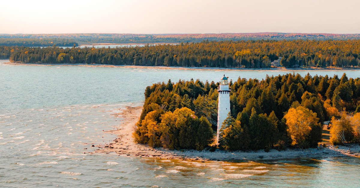 They say timing is everything, and fall at Cana Island Lighthouse proves it. Best shot of the season? Right here. 🍁✨