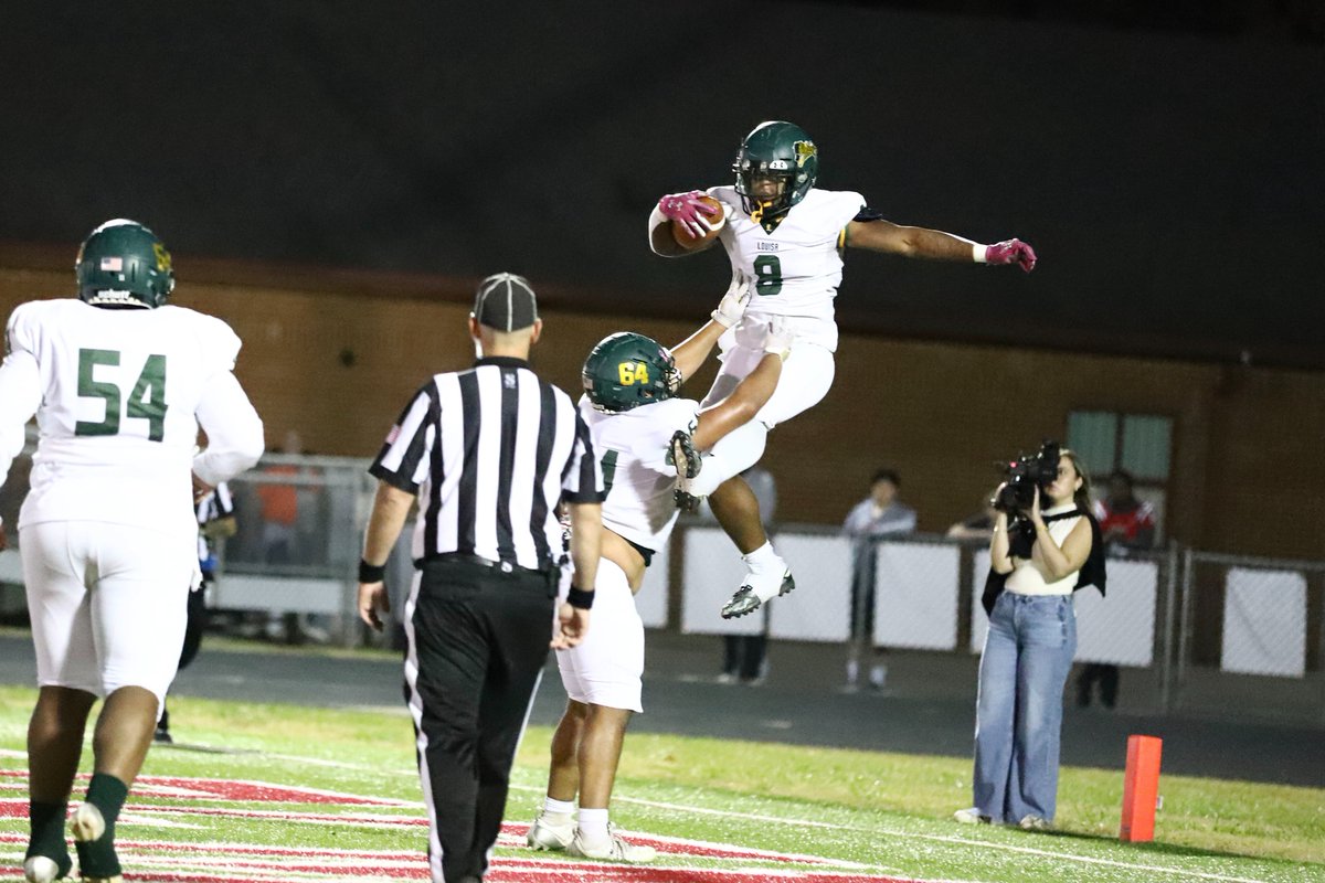 LCPSchools's tweet image. Louisa - 59
Albemarle - 14

#FinalScoreFriday 🏈  GO LIONS! 🦁