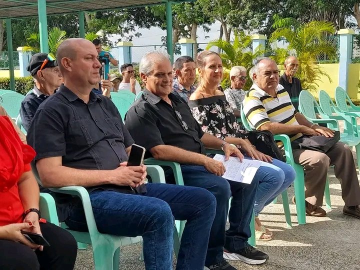 yusvania74's tweet photo. Se realiza en #CiegodeAvila el acto por el 40 aniversario del Centro Meteorológico Provincial. Con la presencia d @JHGcasanova, Primer Secretario del Comité Provincial del PCC, y Janet Quiñones Gálvez, Delegada Territorial del CITMA
#MajaguaUnida
#LatirAvileño 
#OneiCiegodeAvila https://t.co/tDGyGptd1E