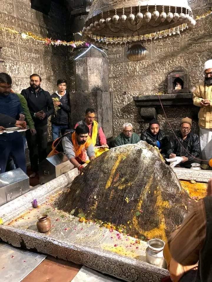 || श्री केदारनाथ ज्योतिर्लिंग गर्भगृह के दर्शन ||

हर हर महादेव 🚩🙏