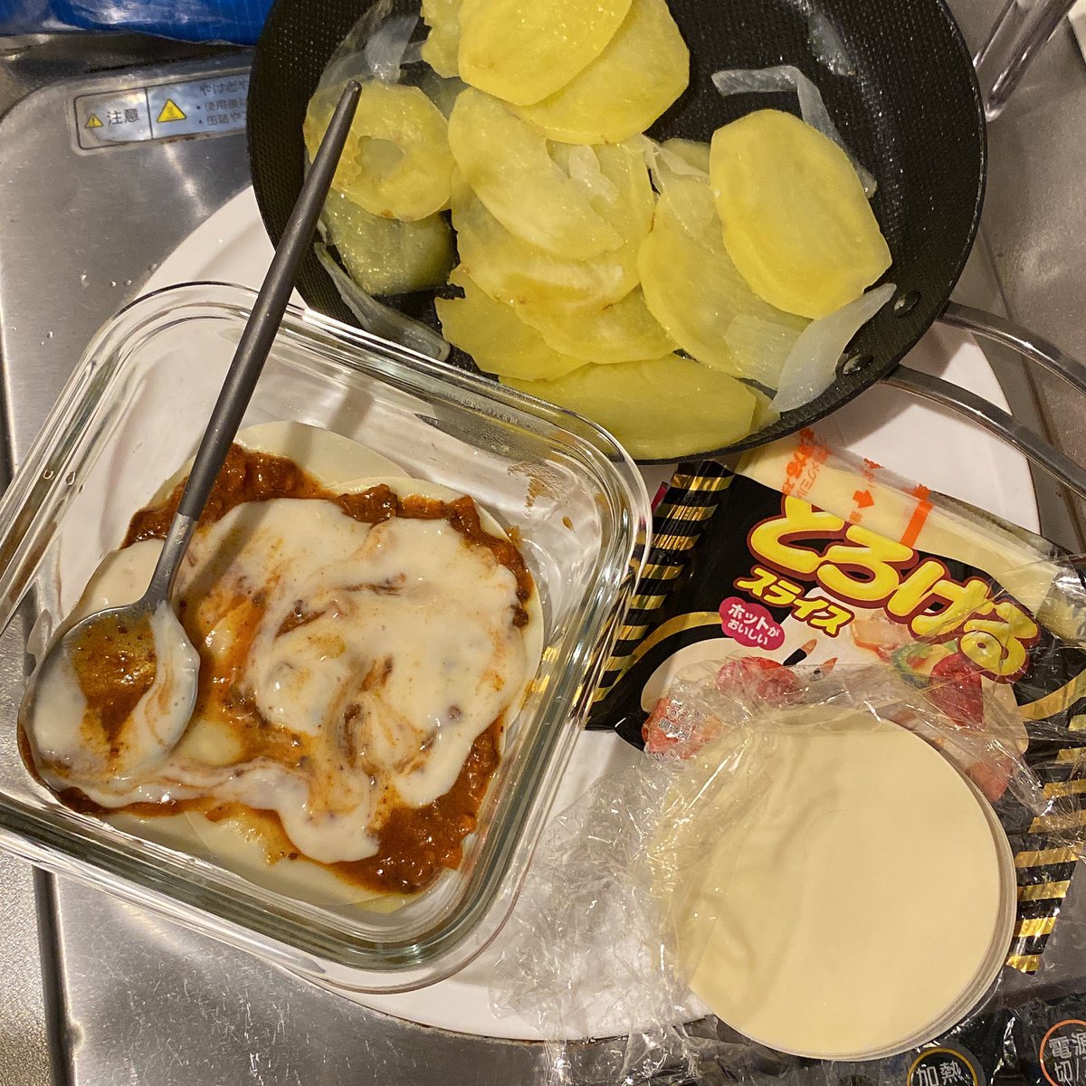 inuncu's tweet photo. 餃子の皮でラザニアを仕込みました。 https://t.co/1bOBCDjqi0