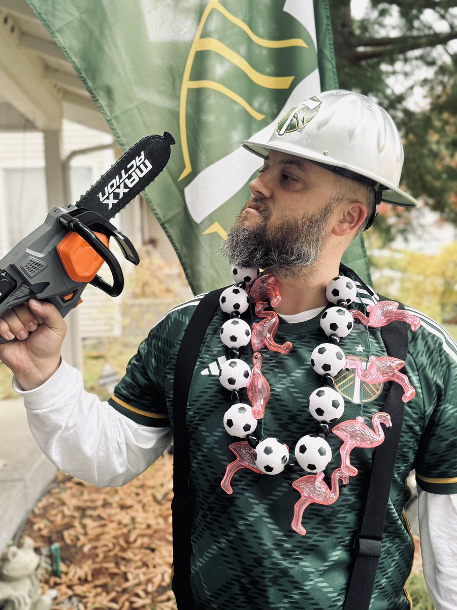 arlenjlove's tweet photo. In @SoundersFC country this @TACovertOps agent brought the fire for trick or treating!  @TimberJoey imitation is the greatest form of flattery… @timbersarmy @craigmdyer #rctid 

@TimbersFC let me know if I can wear this in stadium next season? (Metal helmet) https://t.co/Qq3j50NizT