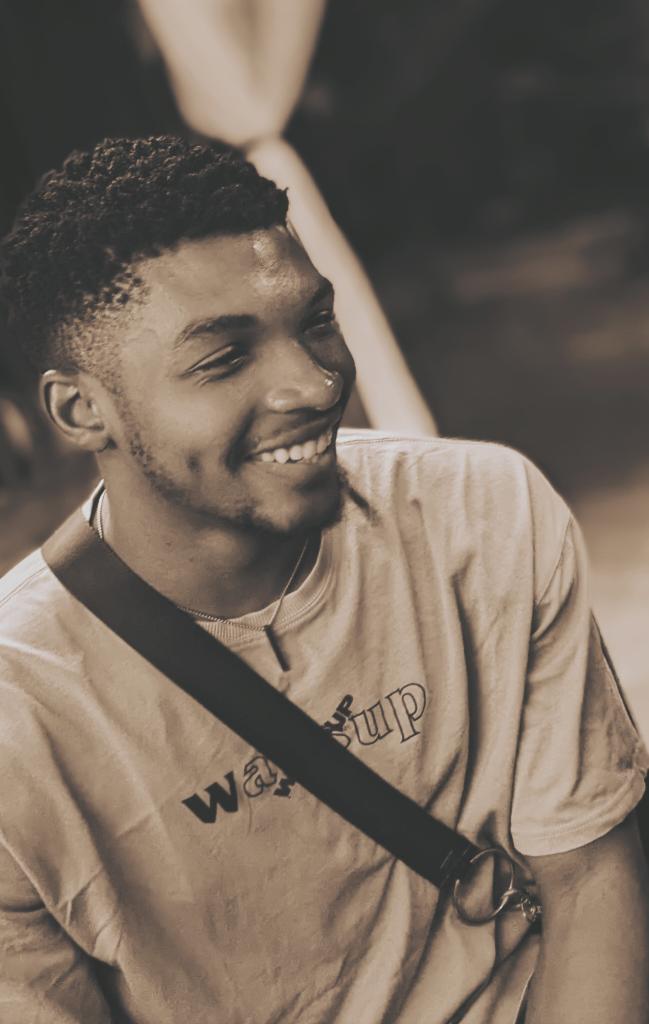 jevorty's tweet photo. Le sourire est un médicament #youngchristianrich https://t.co/kcuQZfzSmQ