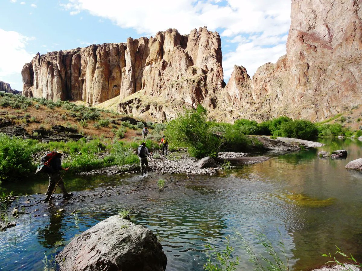 ZachsORoutdoors's tweet photo. A pretty interesting new wrinkle in the attempt to conserve Oregon's Owyhee Canyonlands.
House Republican @RepBentz offered his own legislation to preserve the area. @RonWyden, who has been trying to get his bill through the Senate, celebrated the move. 
https://t.co/DBNEzHzqHP https://t.co/DbGHyvJcBs