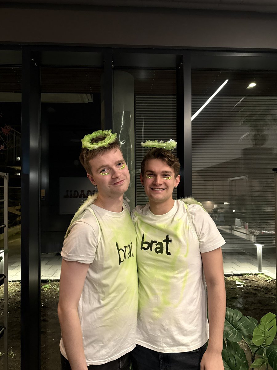 Charli’s angels <a href="/charli_xcx/">Charli</a>