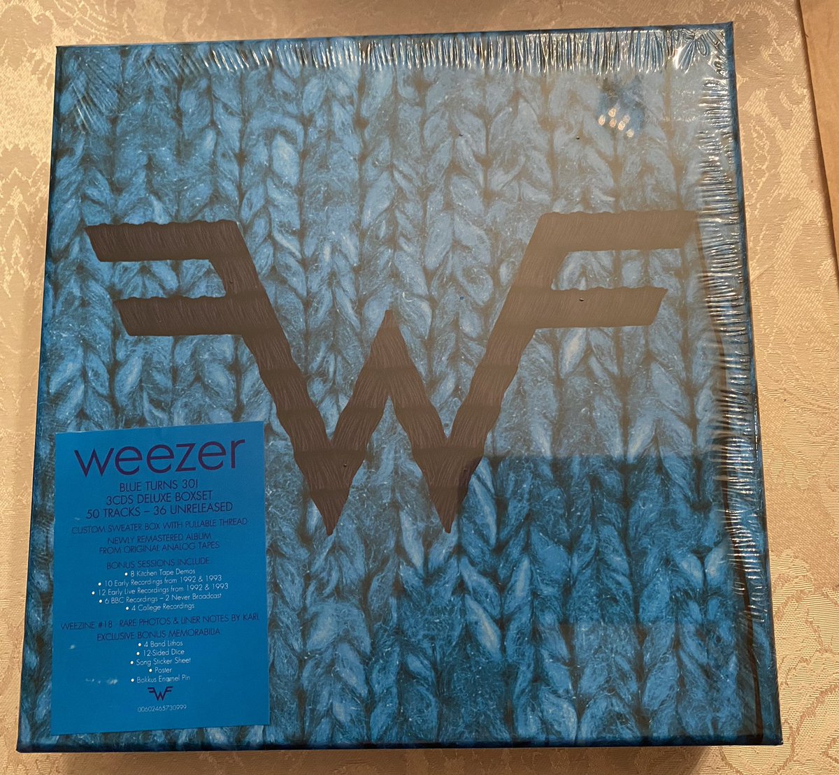 AScorcho's tweet image. 30th anniversary! @Weezer
