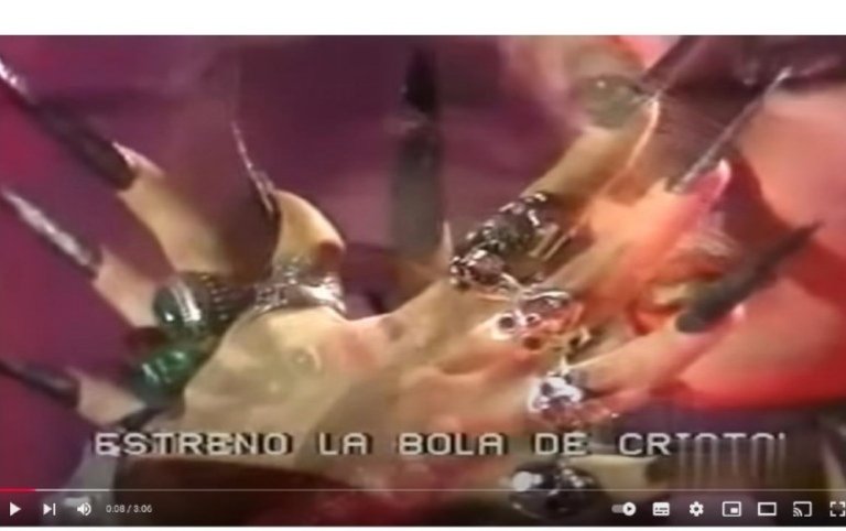 Necesito ayuda y <a href="/cachitos_tve/">Cachitos</a> me podría ayudar. ¿sabríais decirme que fuente es la de los rótulos de esta imagen? Queremos hacer unos carteles ochenteros y somos muy “mijitas" para hacerlos tal cual