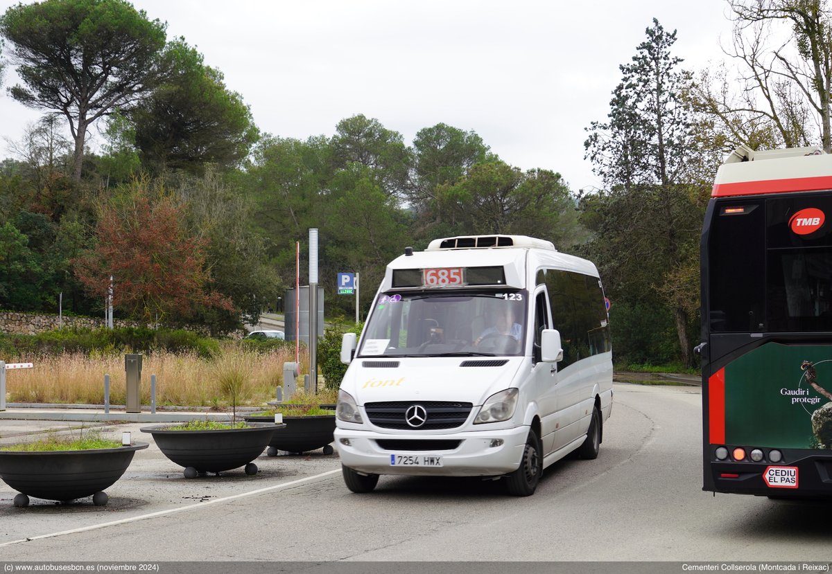 AutobusesBCN's tweet photo. Este fin de semana @TMB_Barcelona ha reforzado sus líneas de Cementerios: 102, 104 y 107. Además hemos hecho una foto de una línea especial de #EmpresaFont de Ripollet al Cementerio. #busbcn #busbarcelona #totssants #transportpúblic #1novembre #cementiris https://t.co/AmvdNTlTRp
