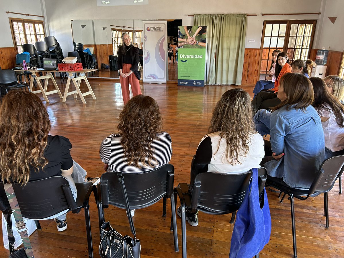 luzblancook's tweet photo. Trabajamos por el derecho de las infancias y adolescencias a vivir en familia
Junto al Registro Único de Adopción realizamos una mesa de trabajo en Junín de Los Andes con referentes de salud, educación, justicia y familia para fortalecer la conformación de familias por adopción. https://t.co/0ilCXRqGJq