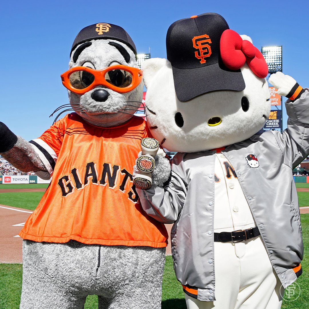 OracleParkSF's tweet photo. Bow ties have never looked so good! Happy 50th Anniversary to our friend, @hellokitty 🎀 #HelloKitty50th https://t.co/hG2d94HG1c