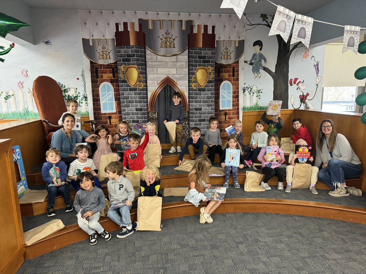 mrsdeltinsclass's tweet photo. Thank you for an awesome book fair! #fhleads https://t.co/0OpJOSW5gw