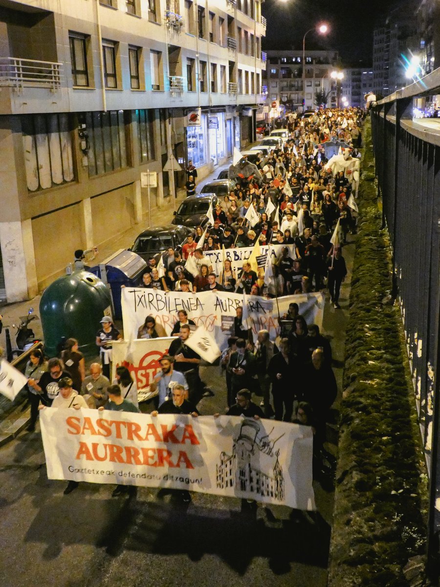 SastrakaGaztetx's tweet photo. 🌿Eskerrik asko bihotz bihotzez gaurkoan Sastraka babestera etorri zareten guztioi!
💪Inoiz baino argiago daukagu espazio honen defentsak merezi dule! https://t.co/jyXCvQ2BBg