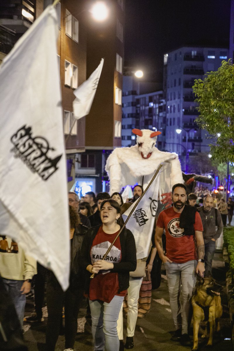 🌿Eskerrik asko bihotz bihotzez gaurkoan Sastraka babestera etorri zareten guztioi!
💪Inoiz baino argiago daukagu espazio honen defentsak merezi dule!